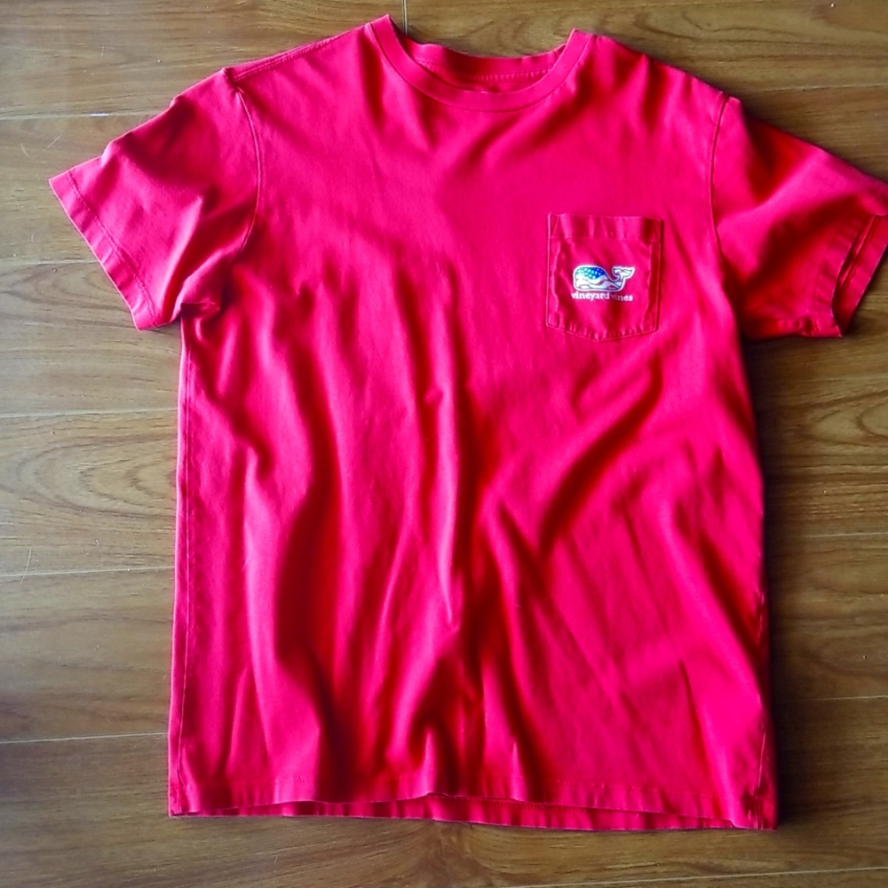 Vineyard Vines tshirt